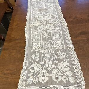 Vintage Handmade Filet crochet Table Runner